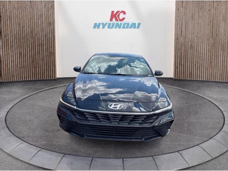 New 2025 Hyundai Elantra Sport image 2