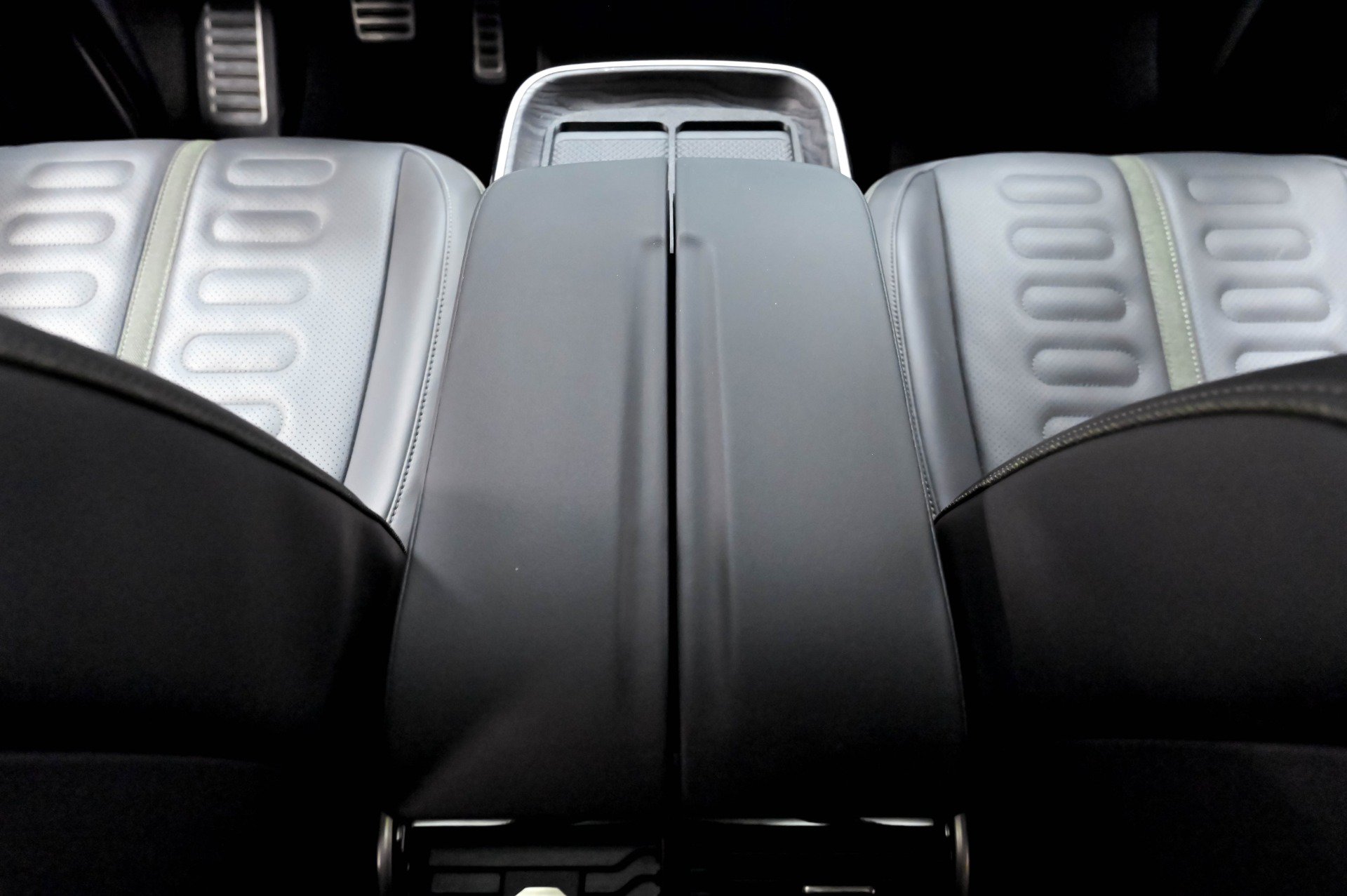 Used 2023 Rivian R1S Adventure AWD/4WD image 33