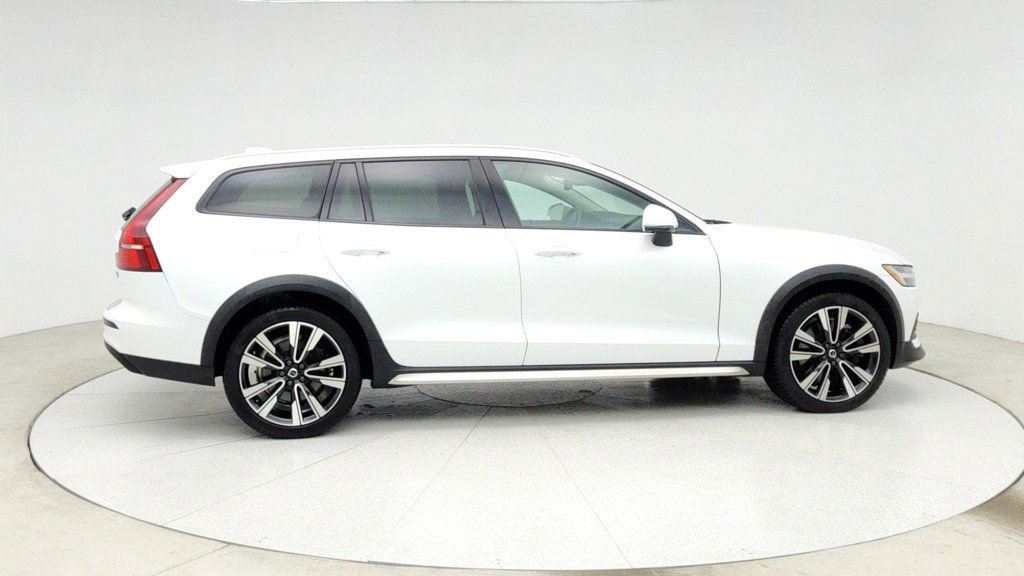 Used 2020 Volvo V60 T5 Cross Country w/ Protection Package Premier image 4