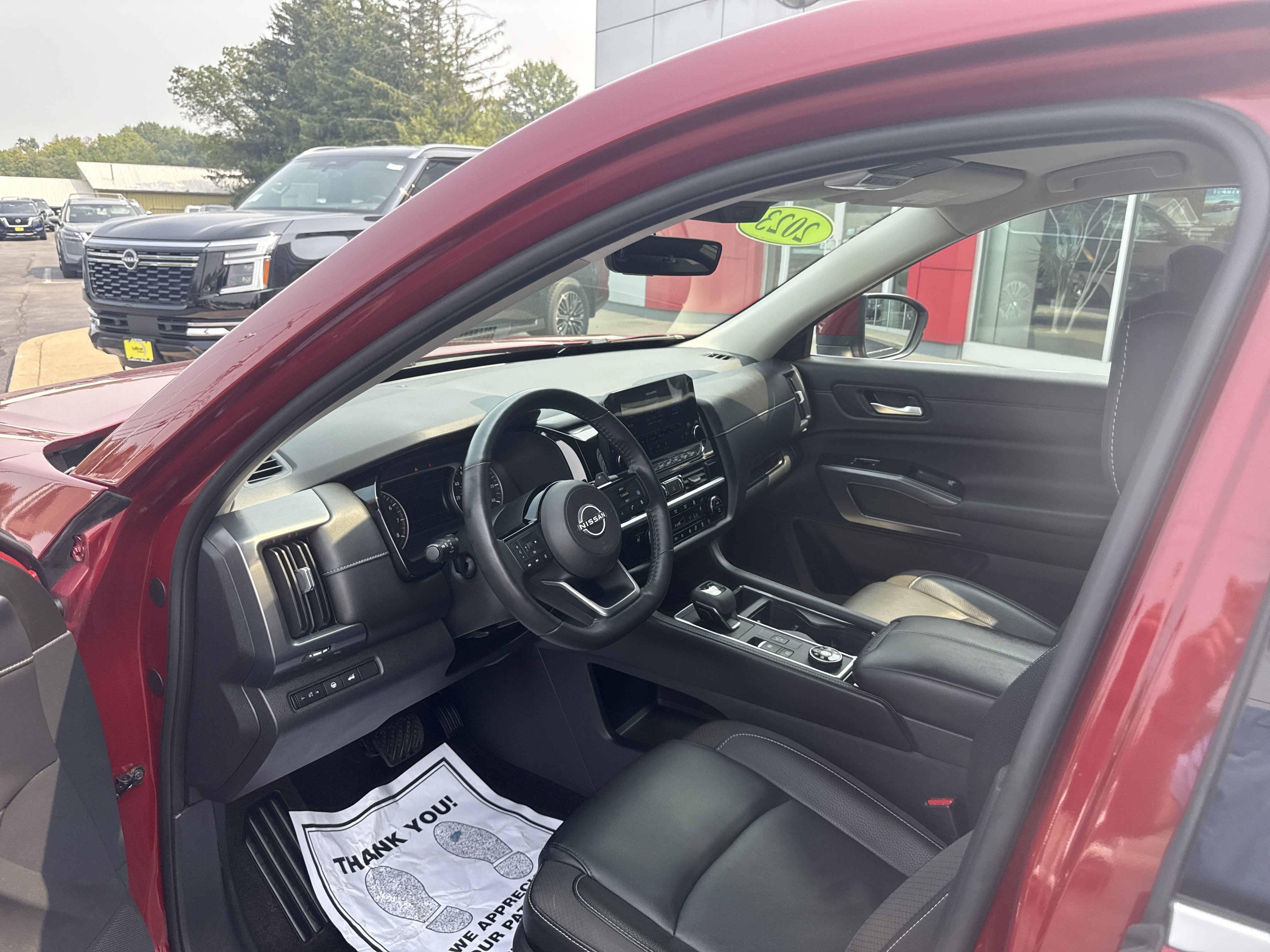 Used 2023 Nissan Pathfinder SL image 4