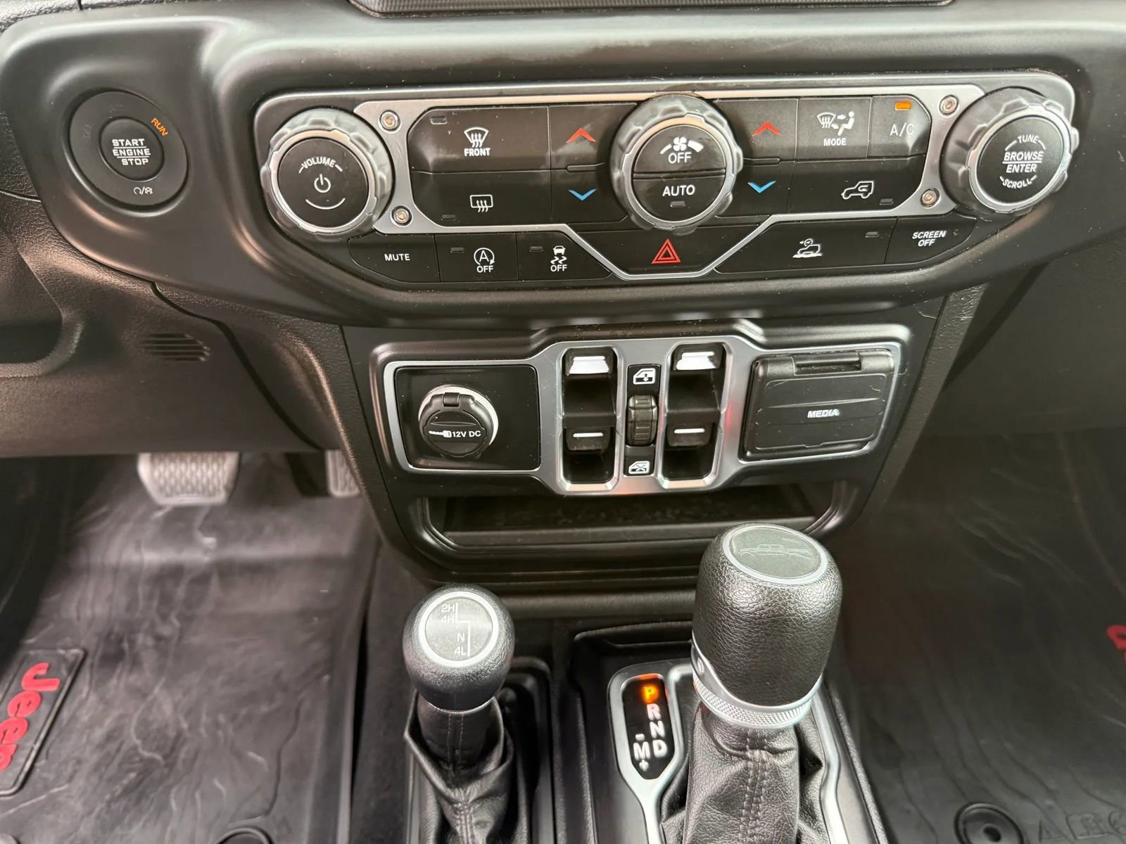 Used 2020 Jeep Gladiator Sport w/ Quick Order Package 24S AWD/4WD image 18