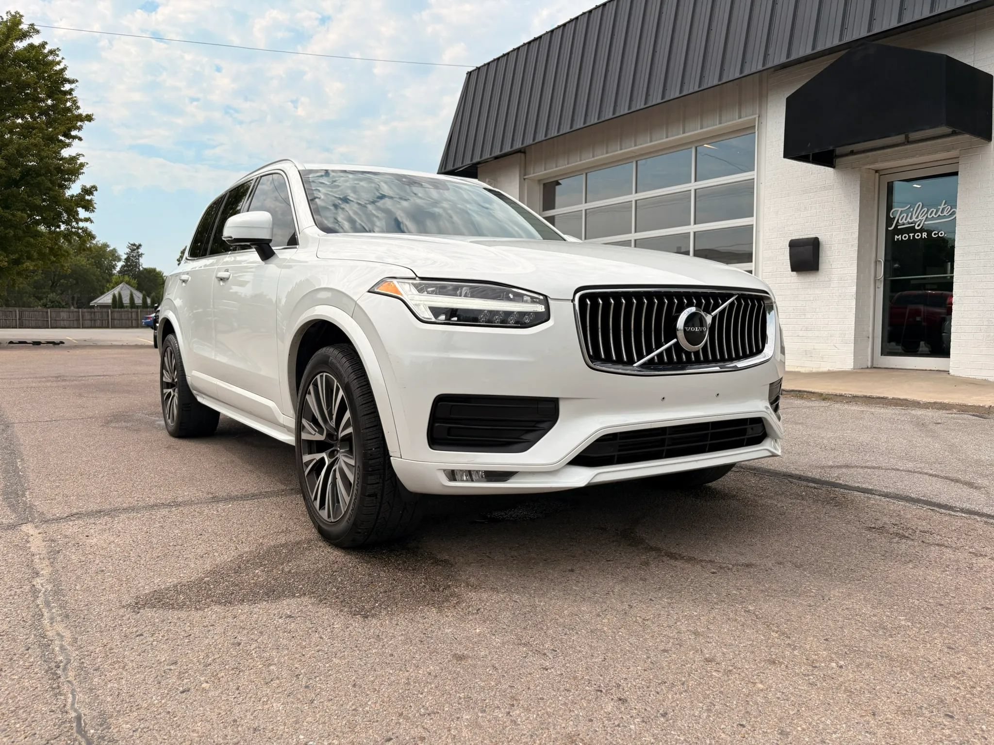 Used 2020 Volvo XC90 T5 Momentum w/ Protection Package Premier AWD/4WD image 2