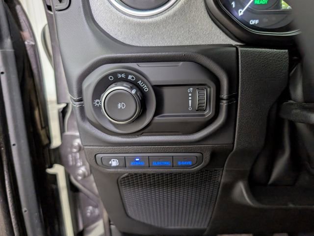 Used 2025 Jeep Wrangler Unlimited Sahara AWD/4WD image 18