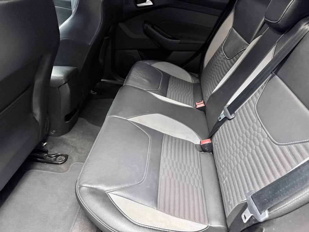 Used 2018 Ford Focus ST w/ Equipment Group 401A FWD image 14