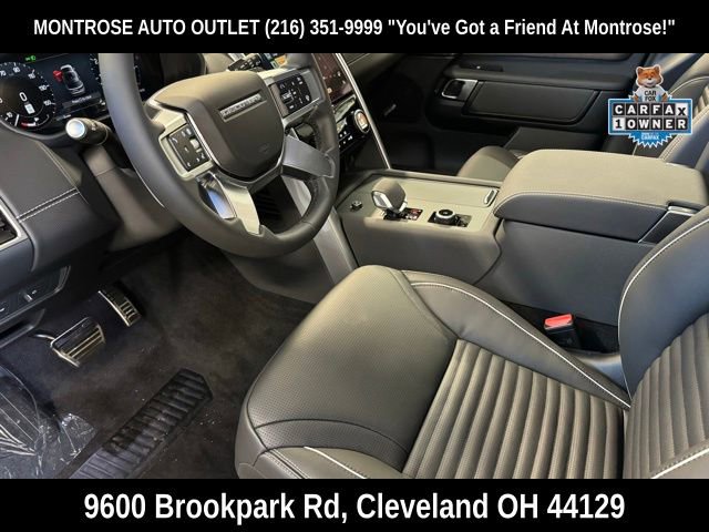 Used 2024 Land Rover Discovery Dynamic SE image 13