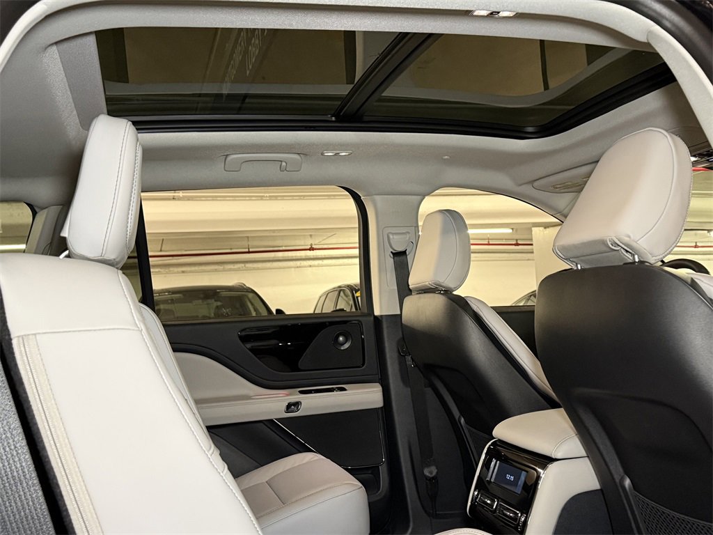 New 2026 Lincoln Aviator Reserve image 7