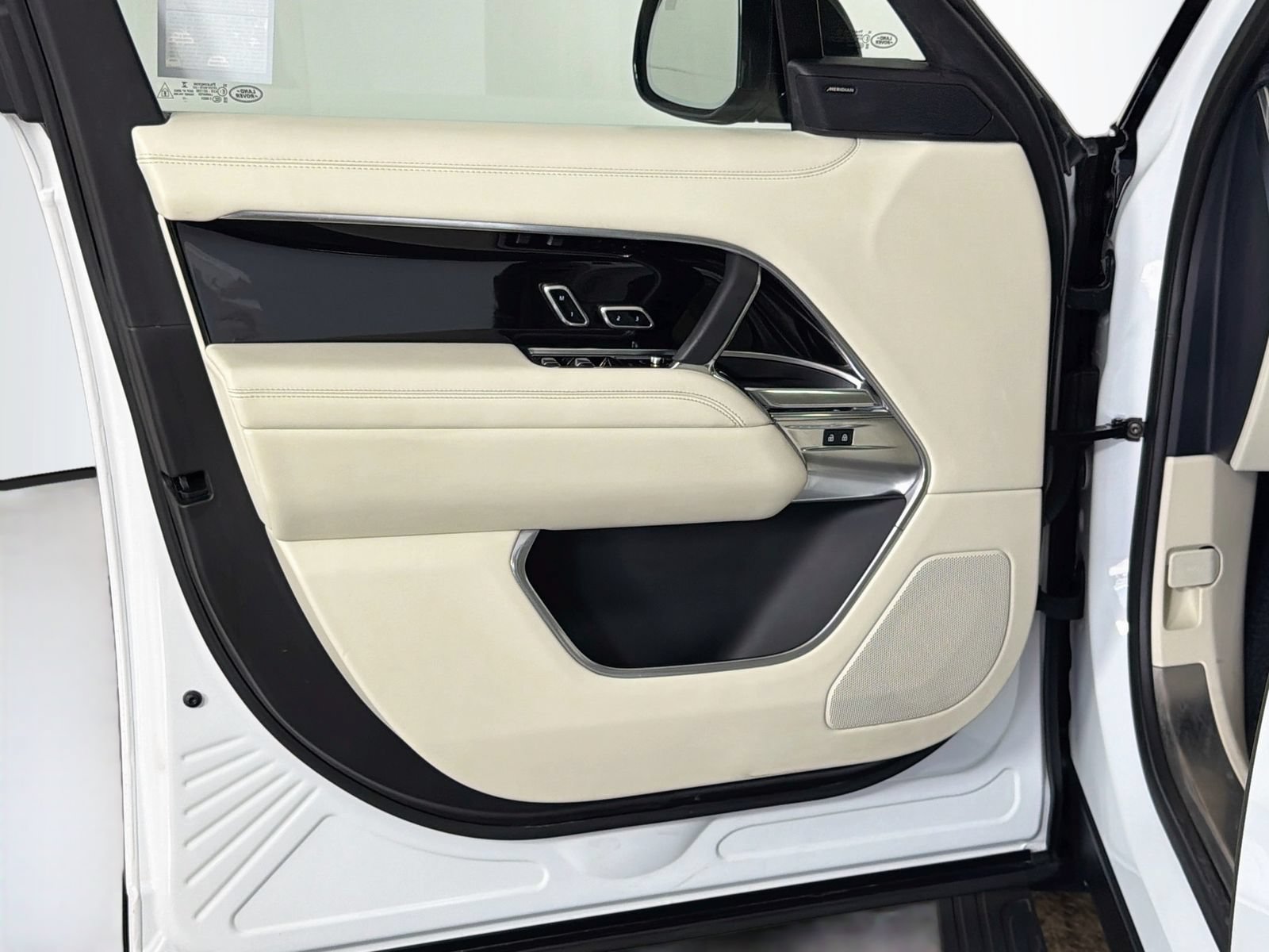 Used 2023 Land Rover Range Rover SE AWD/4WD image 21