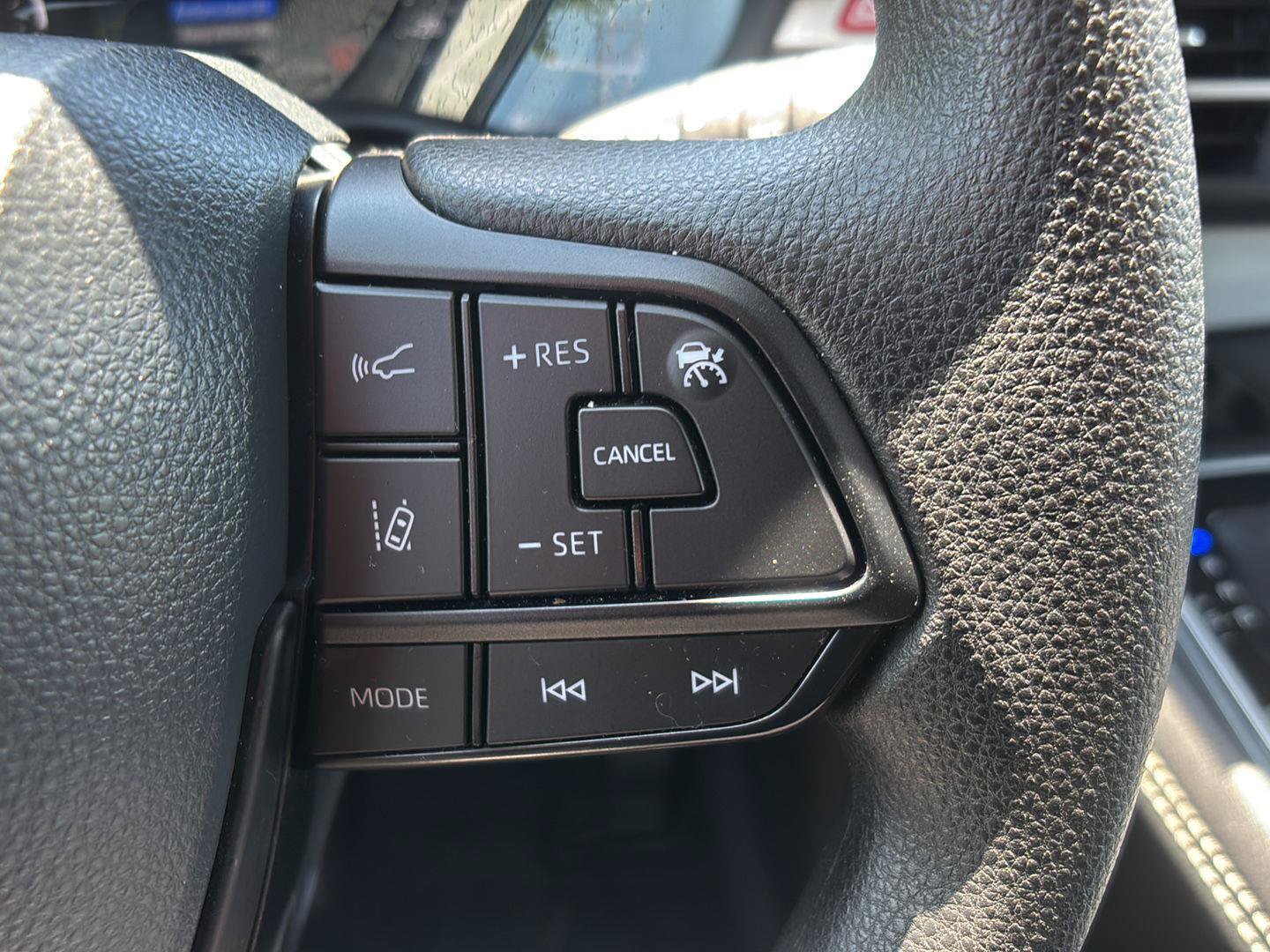 Used 2026 Toyota Sienna LE FWD image 32