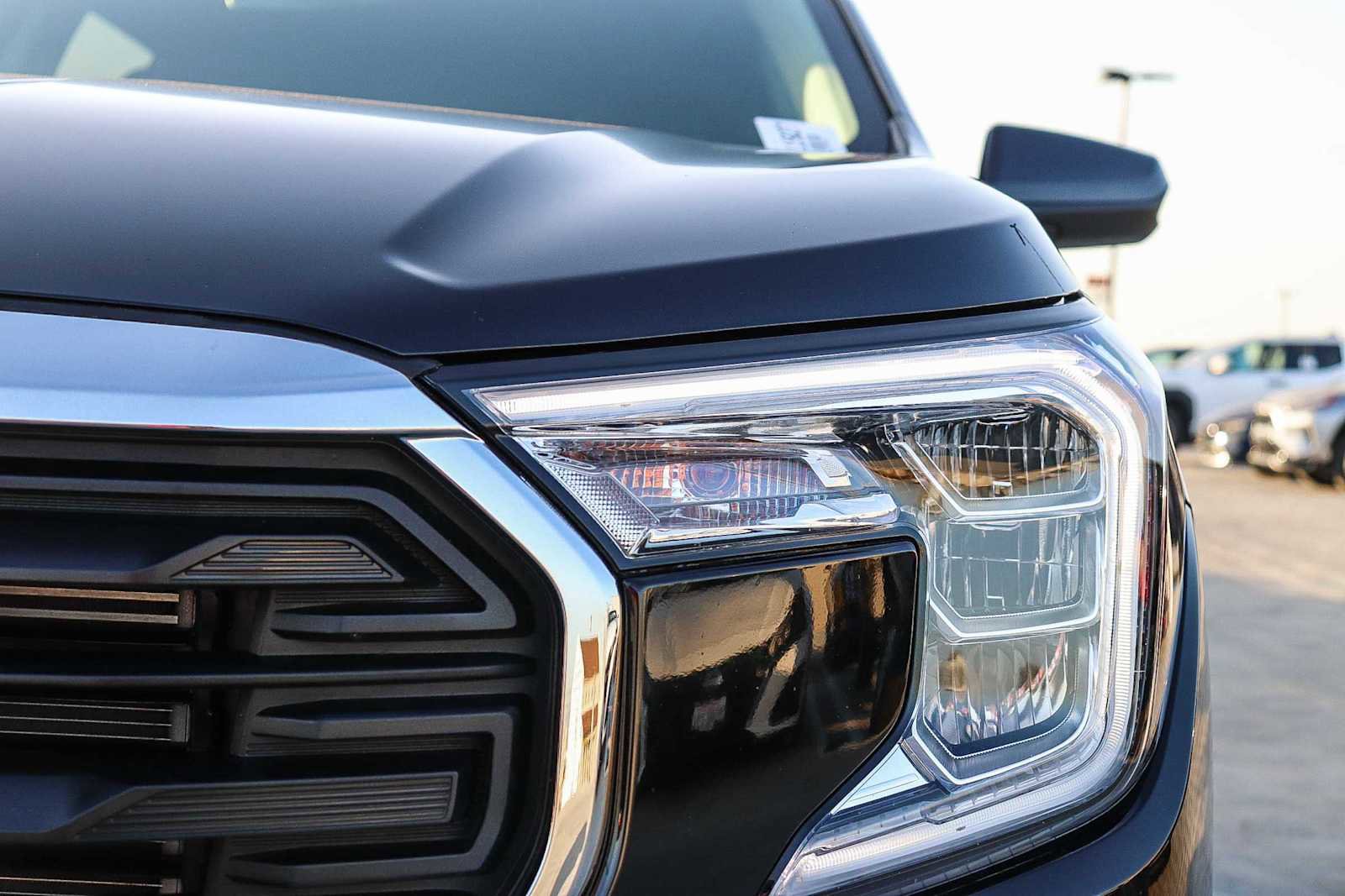 Used 2024 GMC Terrain SLE image 7