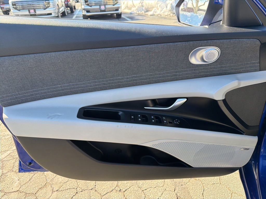 Used 2023 Hyundai Elantra Limited image 13