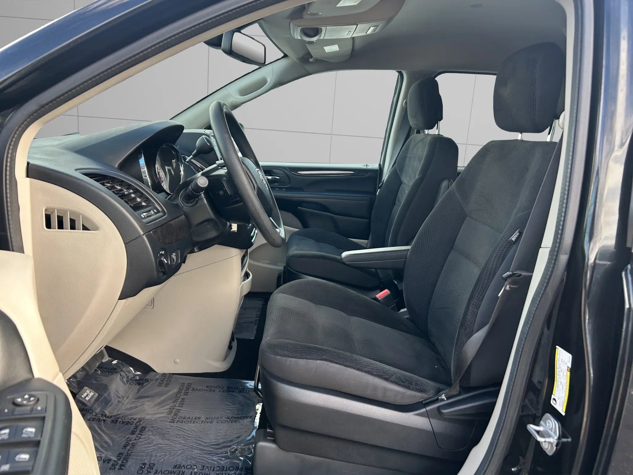 Used 2019 Dodge Grand Caravan SE w/ UConnect Hands-Free Group image 9