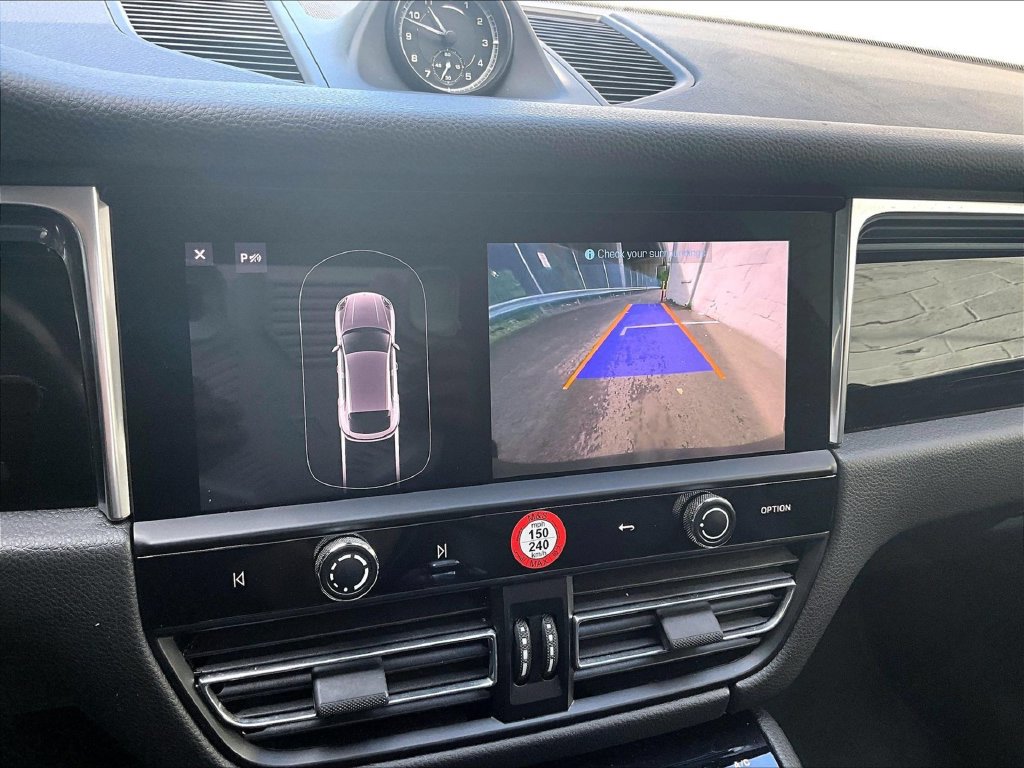 Certified 2023 Porsche Macan AWD/4WD image 26