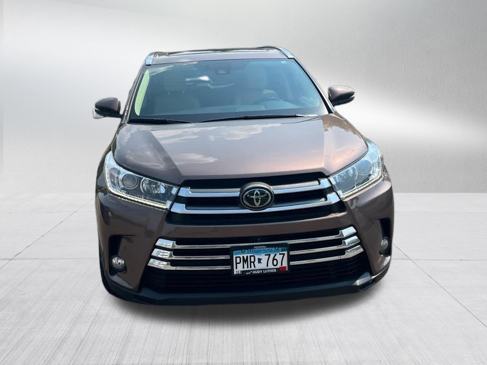 Certified 2017 Toyota Highlander Limited Platinum AWD/4WD image 2
