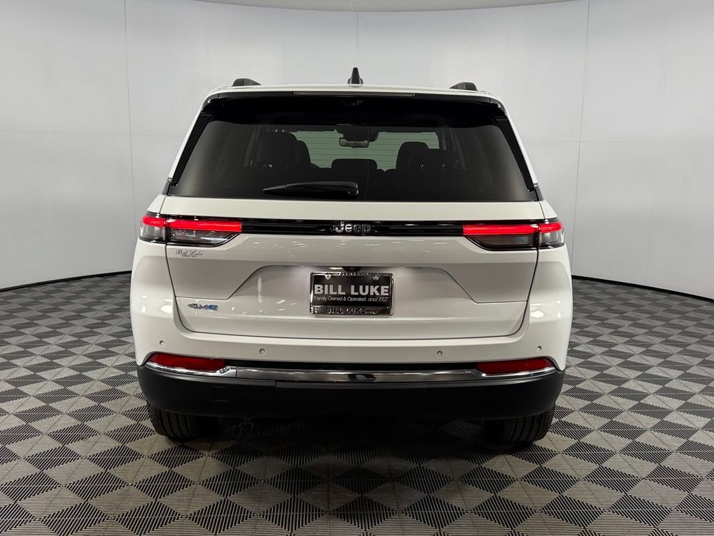 Certified 2023 Jeep Grand Cherokee 4WD 4xe w/ Luxury Tech Group II image 8