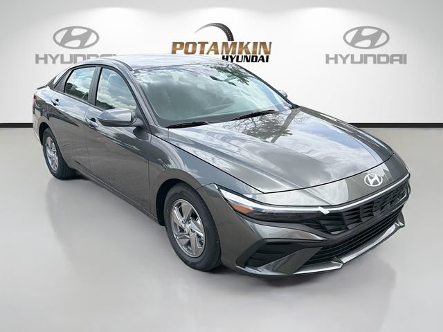 New 2026 Hyundai Elantra SE FWD image 3