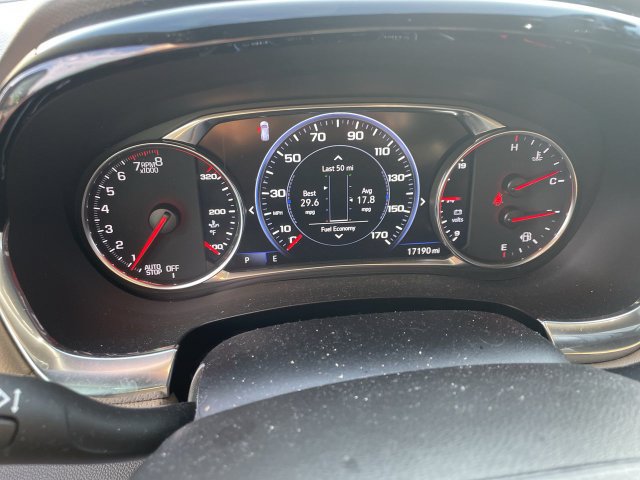Used 2023 Chevrolet Traverse Premier FWD image 12