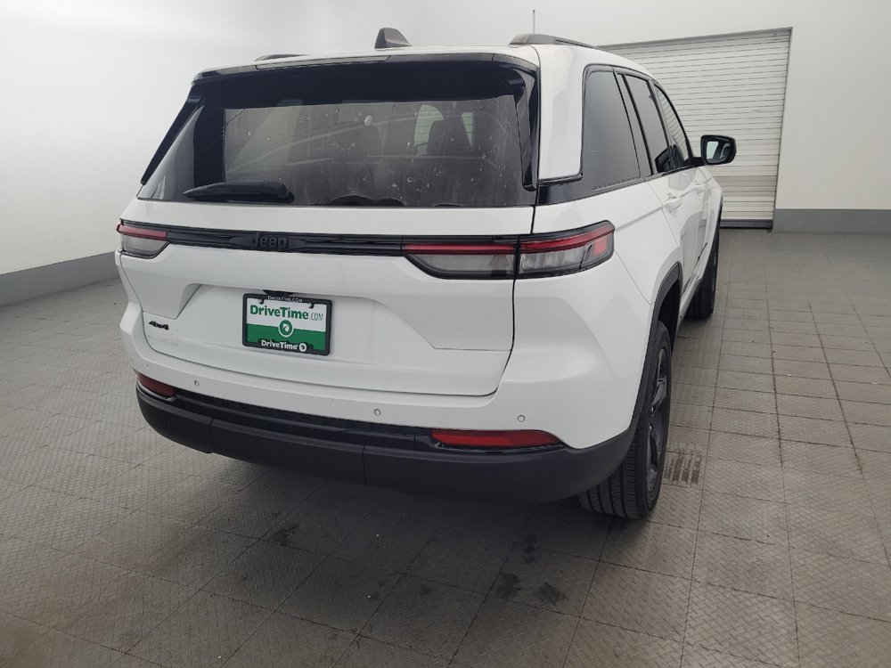 Used 2023 Jeep Grand Cherokee Altitude AWD/4WD image 7