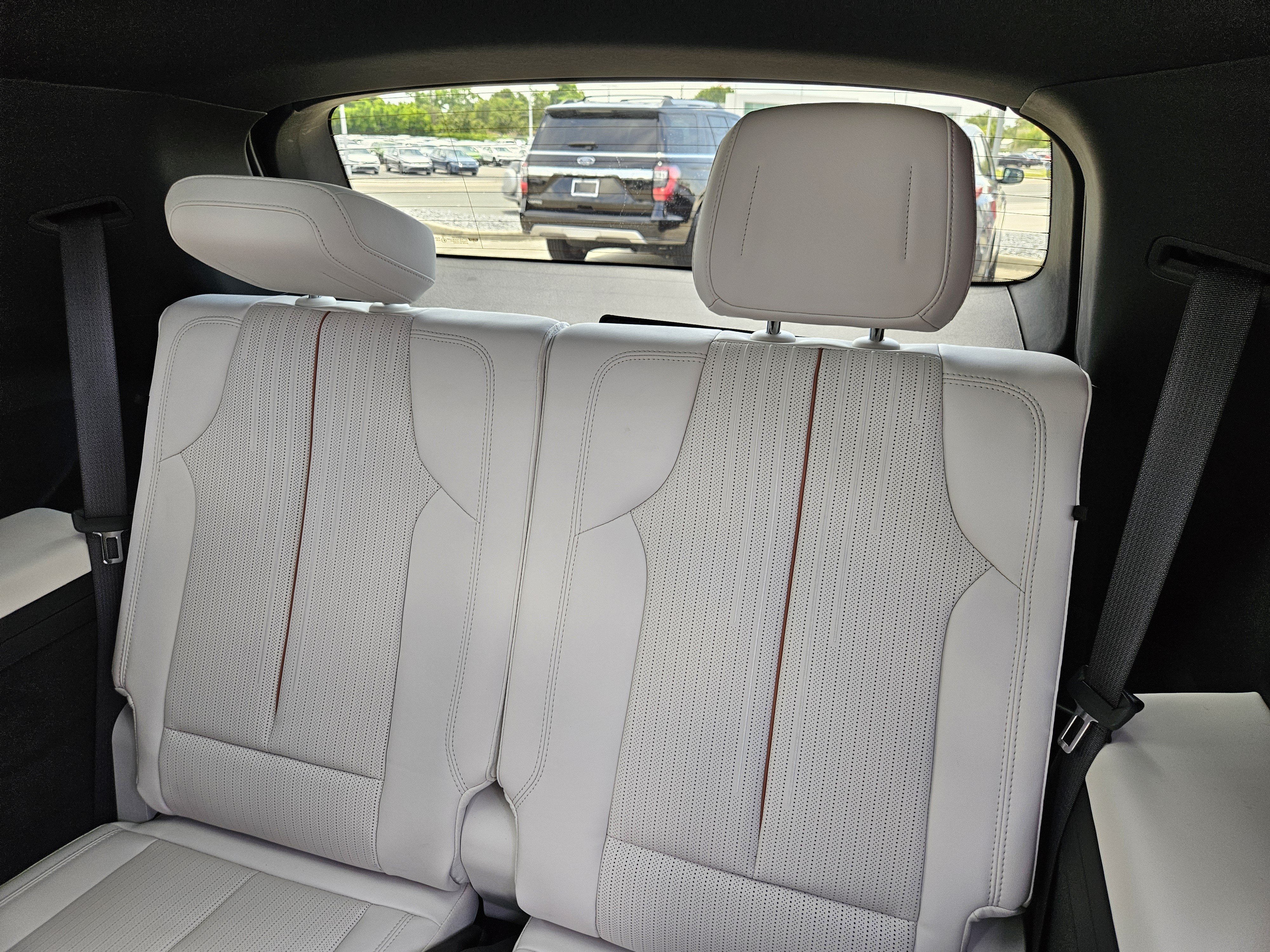 New 2026 Cadillac Vistiq Luxury w/ LPO, Floor Liner Package AWD/4WD image 19