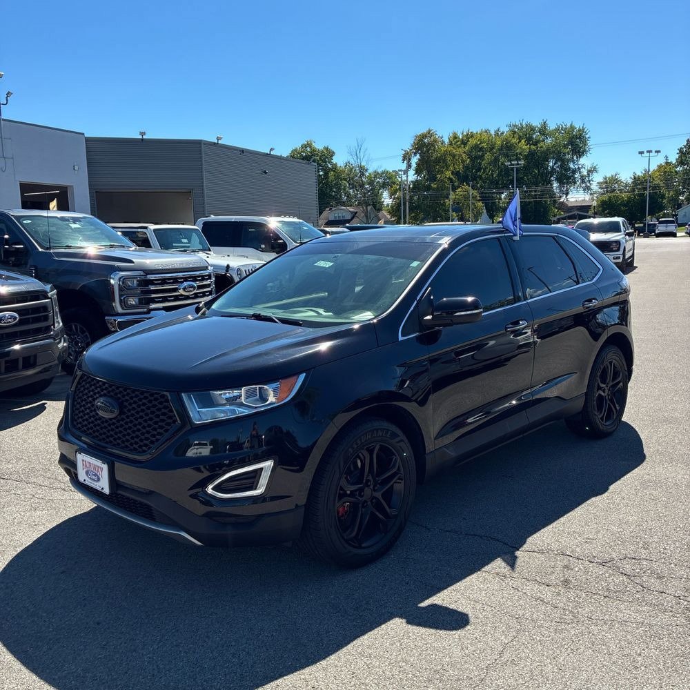Used 2017 Ford Edge Titanium w/ Equipment Group 301A AWD/4WD image 2