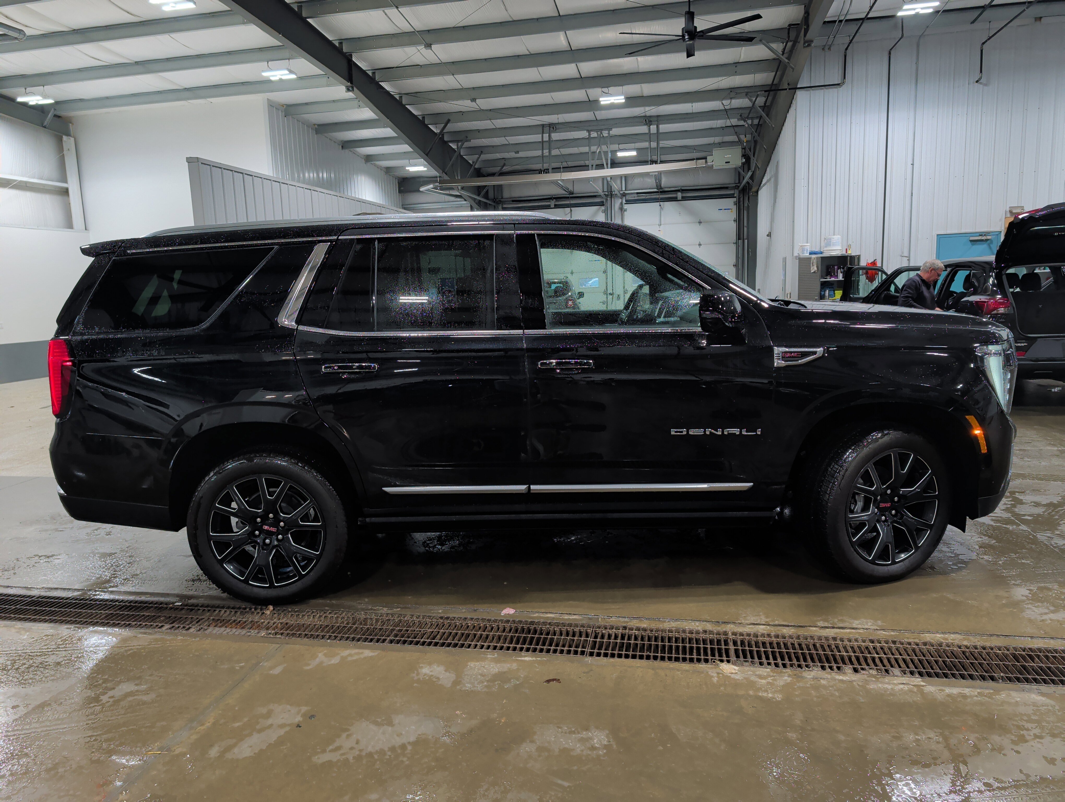 Used 2026 GMC Yukon Denali w/ Sun & Power Step Package image 2