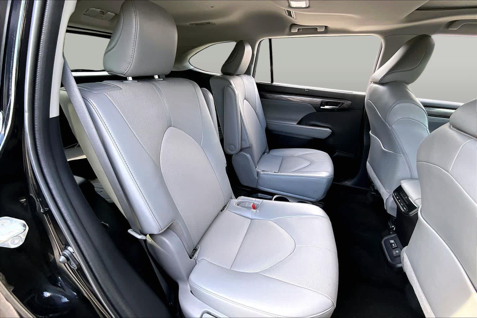 Used 2022 Toyota Highlander Limited AWD/4WD image 40