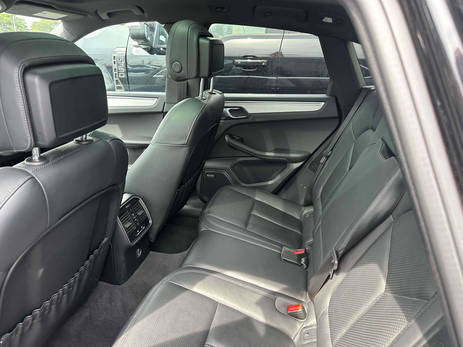 Used 2019 Porsche Macan S w/ Premium Package Plus image 9