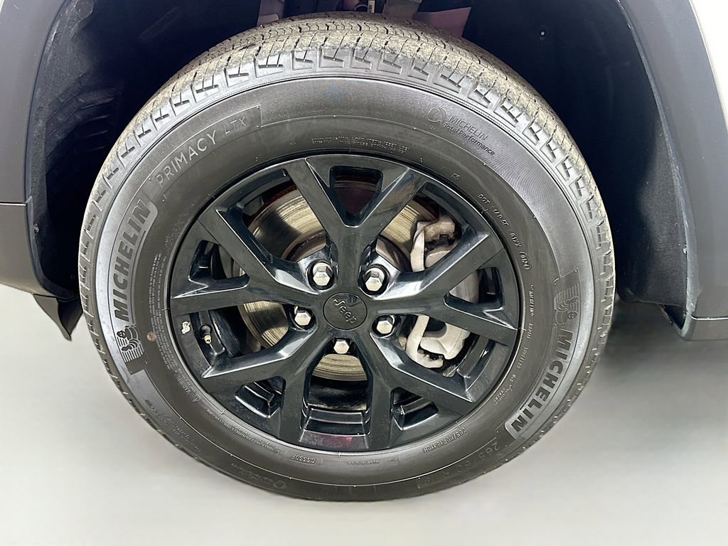 Used 2024 Jeep Grand Cherokee L Laredo image 8