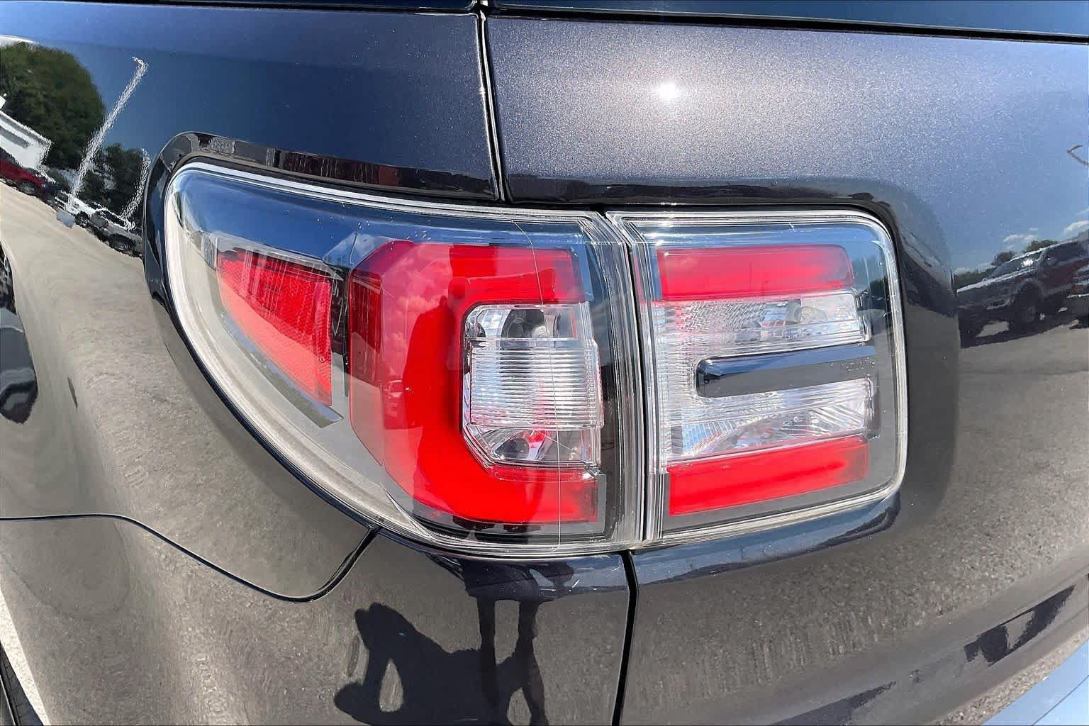 Used 2016 GMC Acadia SLE FWD image 27