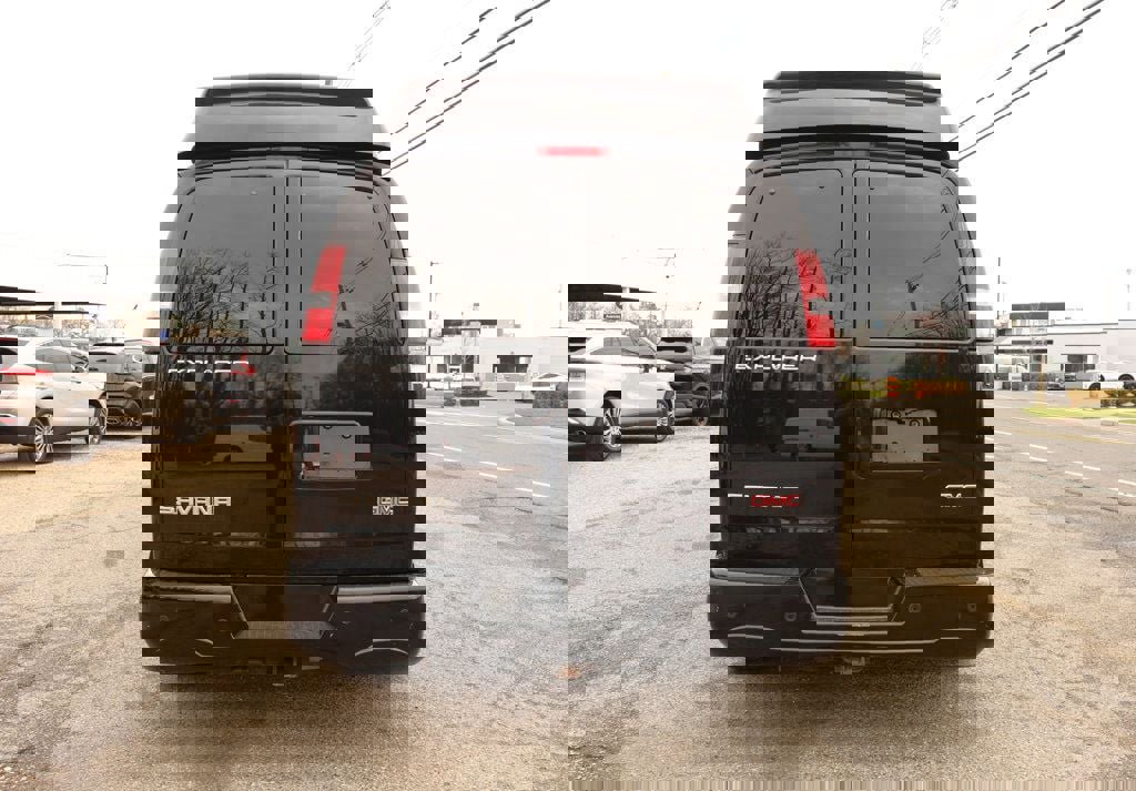 Used 2018 GMC Savana 2500 Extended w/ Enhanced Convenience Package image 4