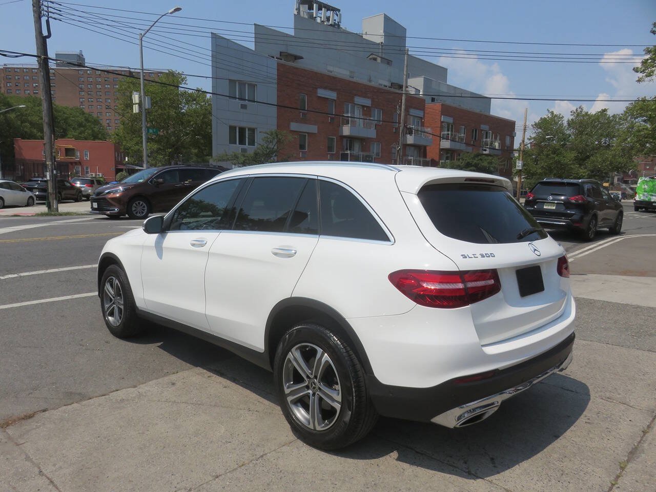 Used 2018 Mercedes-Benz GLC 300 4MATIC image 5