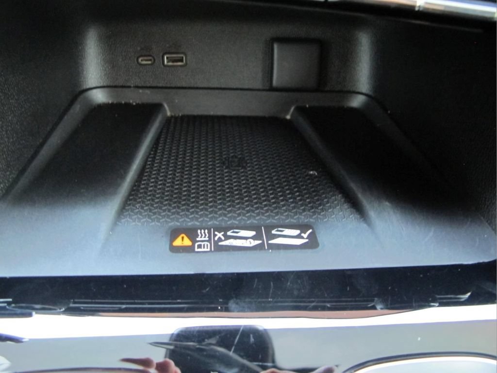Used 2025 Chevrolet Traverse LT w/ Driver Confidence Package FWD image 14