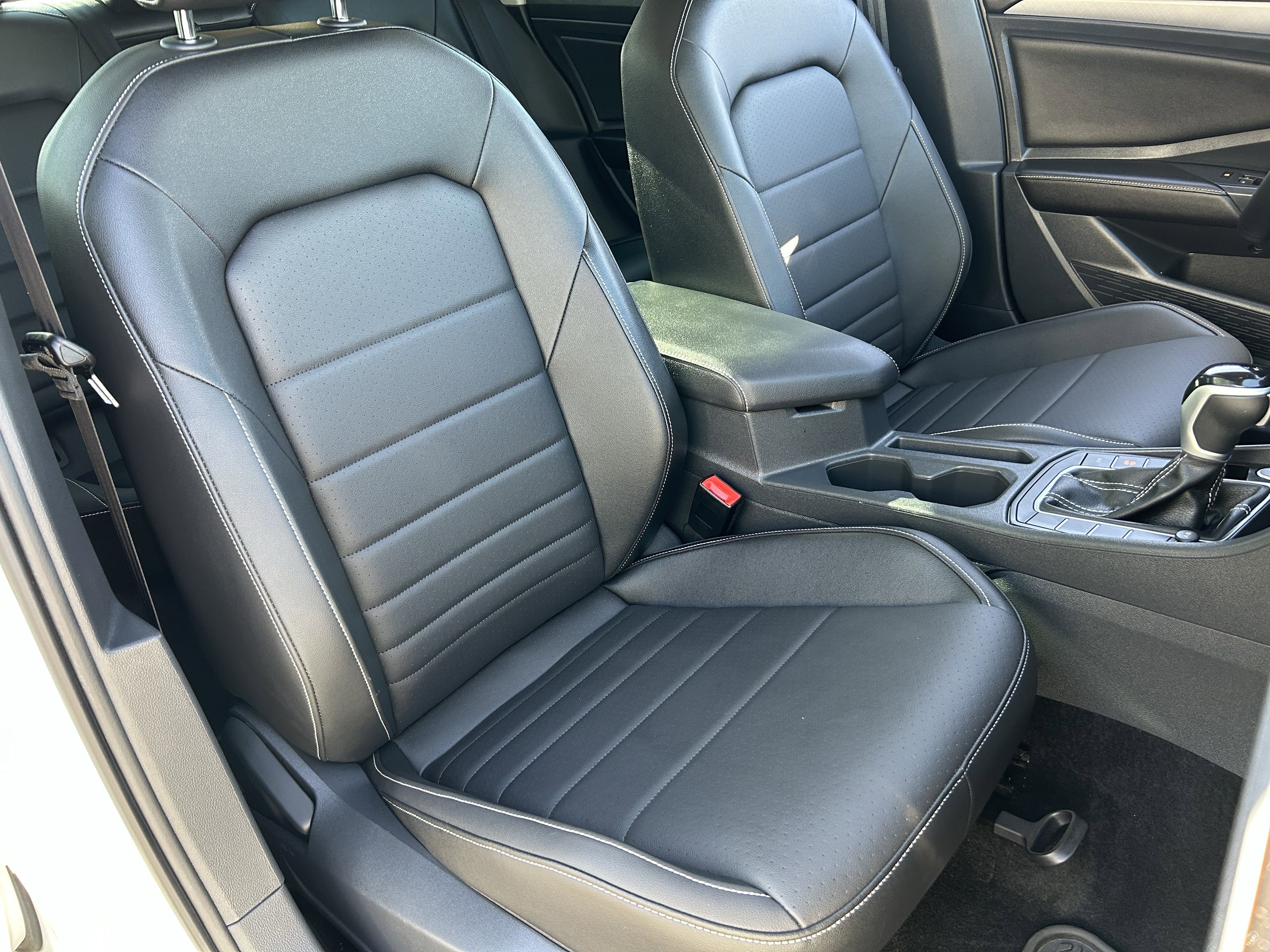 Used 2022 Volkswagen Jetta SE w/ Panoramic Sunroof Package FWD image 8