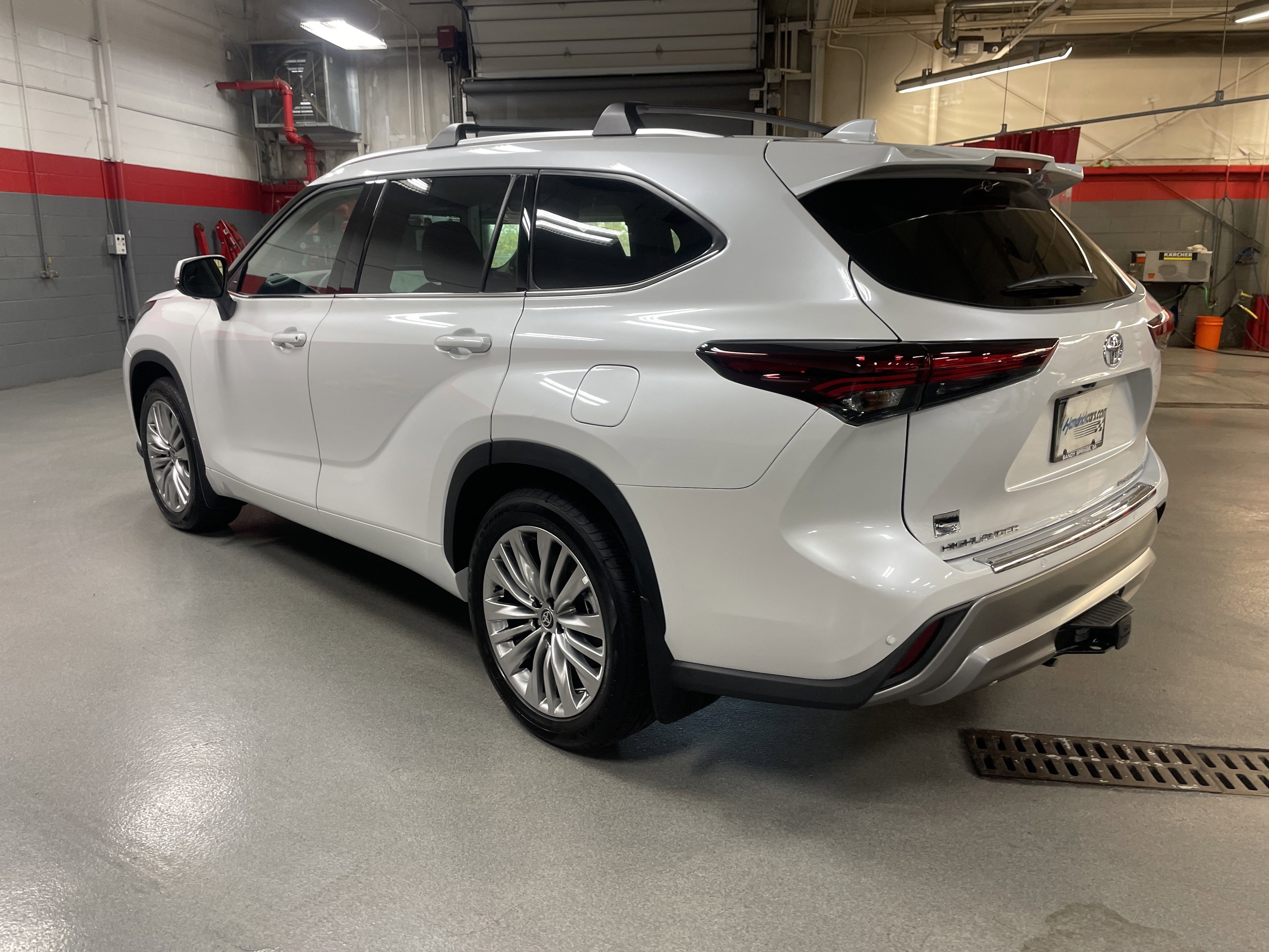 Certified 2025 Toyota Highlander Platinum image 8
