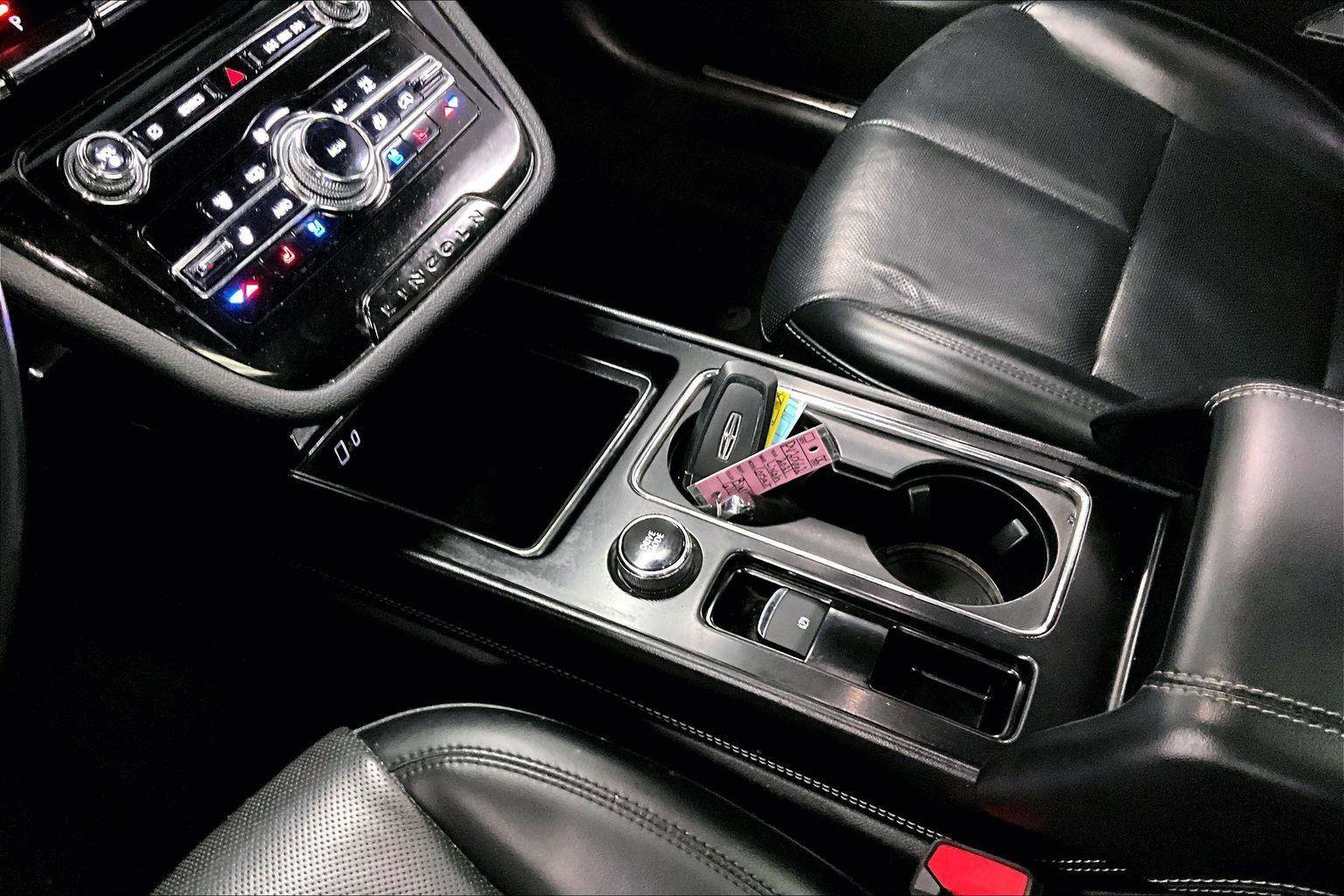 Used 2021 Lincoln Corsair AWD w/ Premium Package image 16