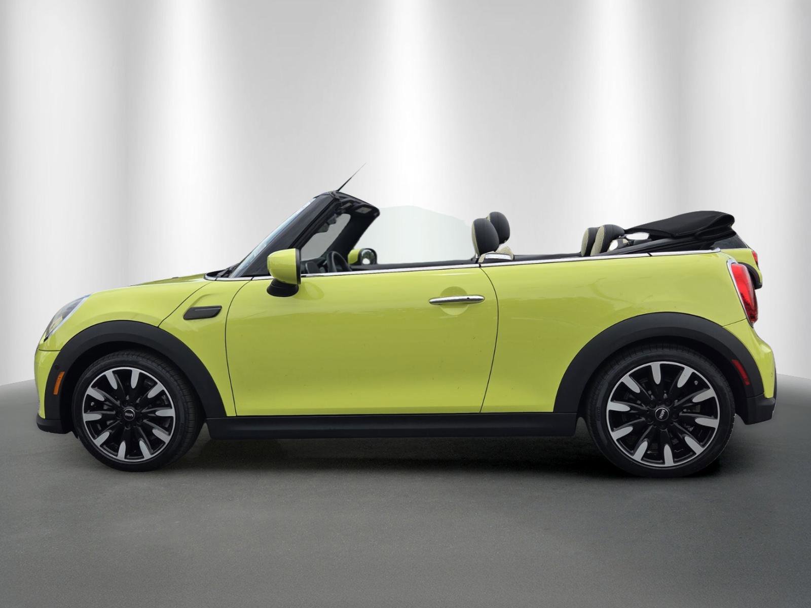 Used 2022 MINI Cooper Convertible w/ Driver Assistance Package FWD image 4