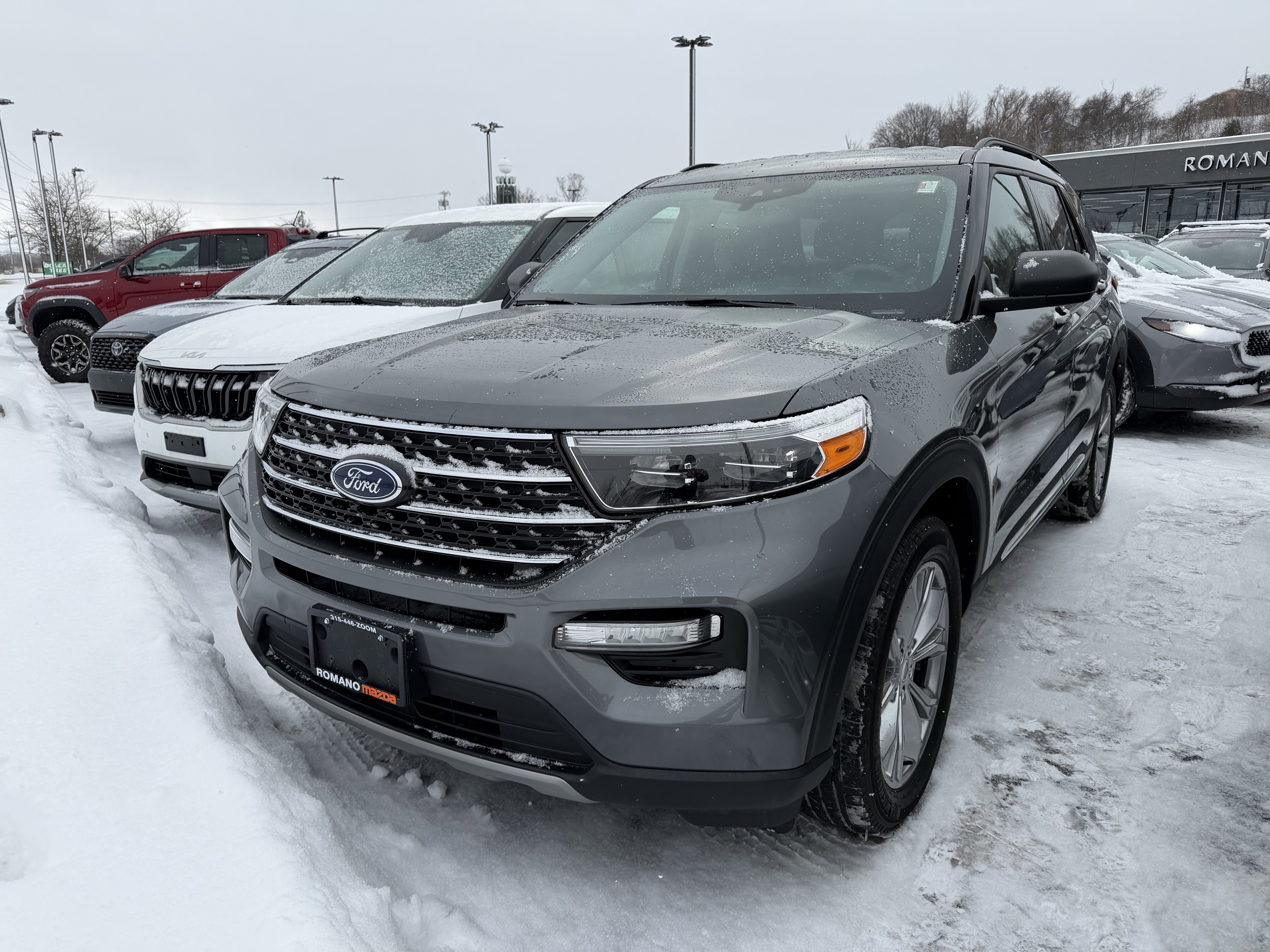 Used 2023 Ford Explorer XLT w/ Equipment Group 202A image 4