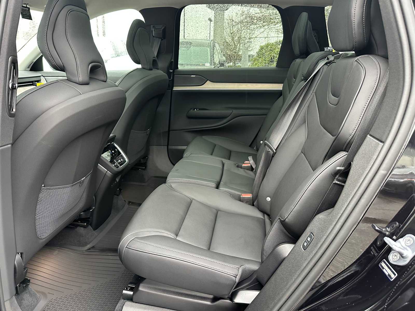 New 2025 Volvo EX90 Plus w/ Protection Package Premier image 15