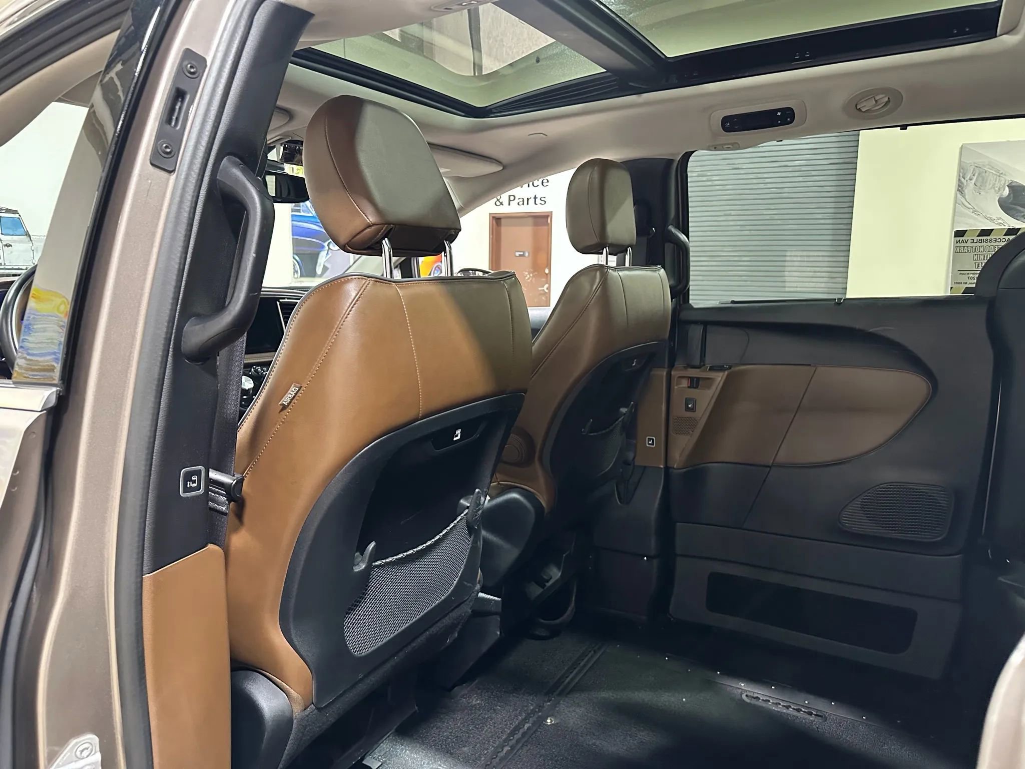 Used 2017 Chrysler Pacifica Limited w/ Advanced Safetytec Group image 23