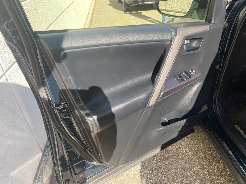 Used 2018 Toyota RAV4 XLE image 16