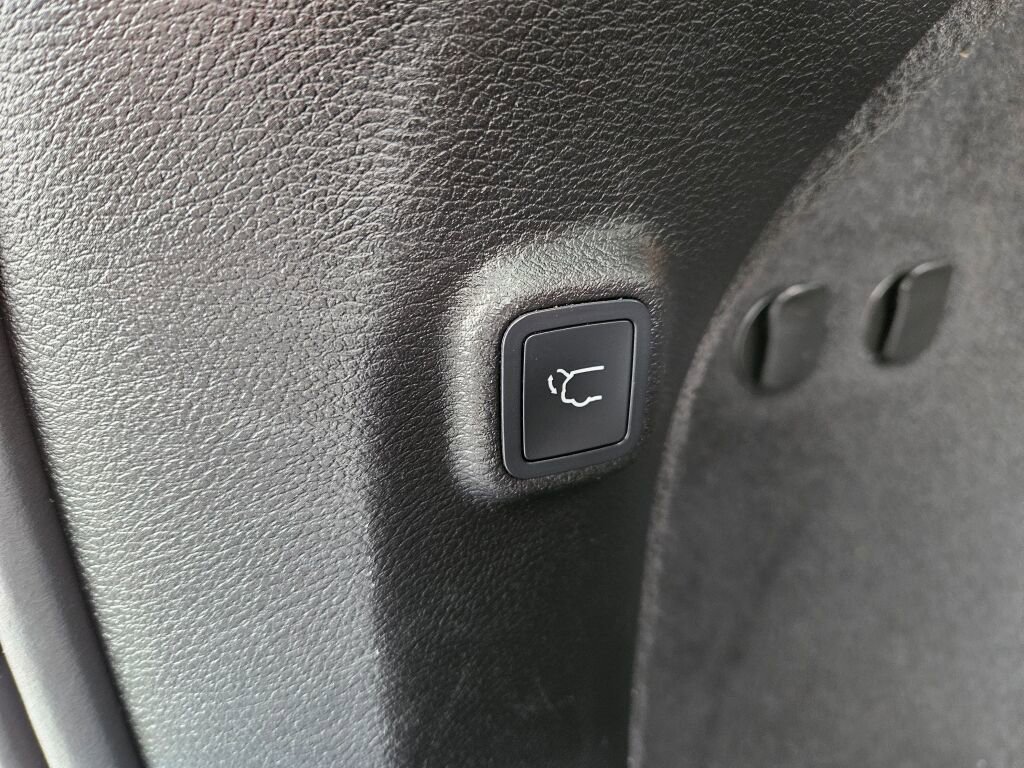 Used 2021 Jeep Cherokee Limited w/ Elite Package image 14