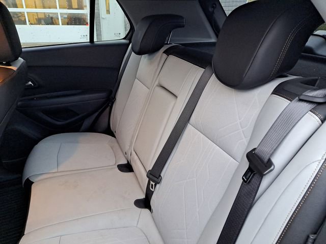 Used 2020 Chevrolet Trax LT w/ Sun & Sound Package image 21