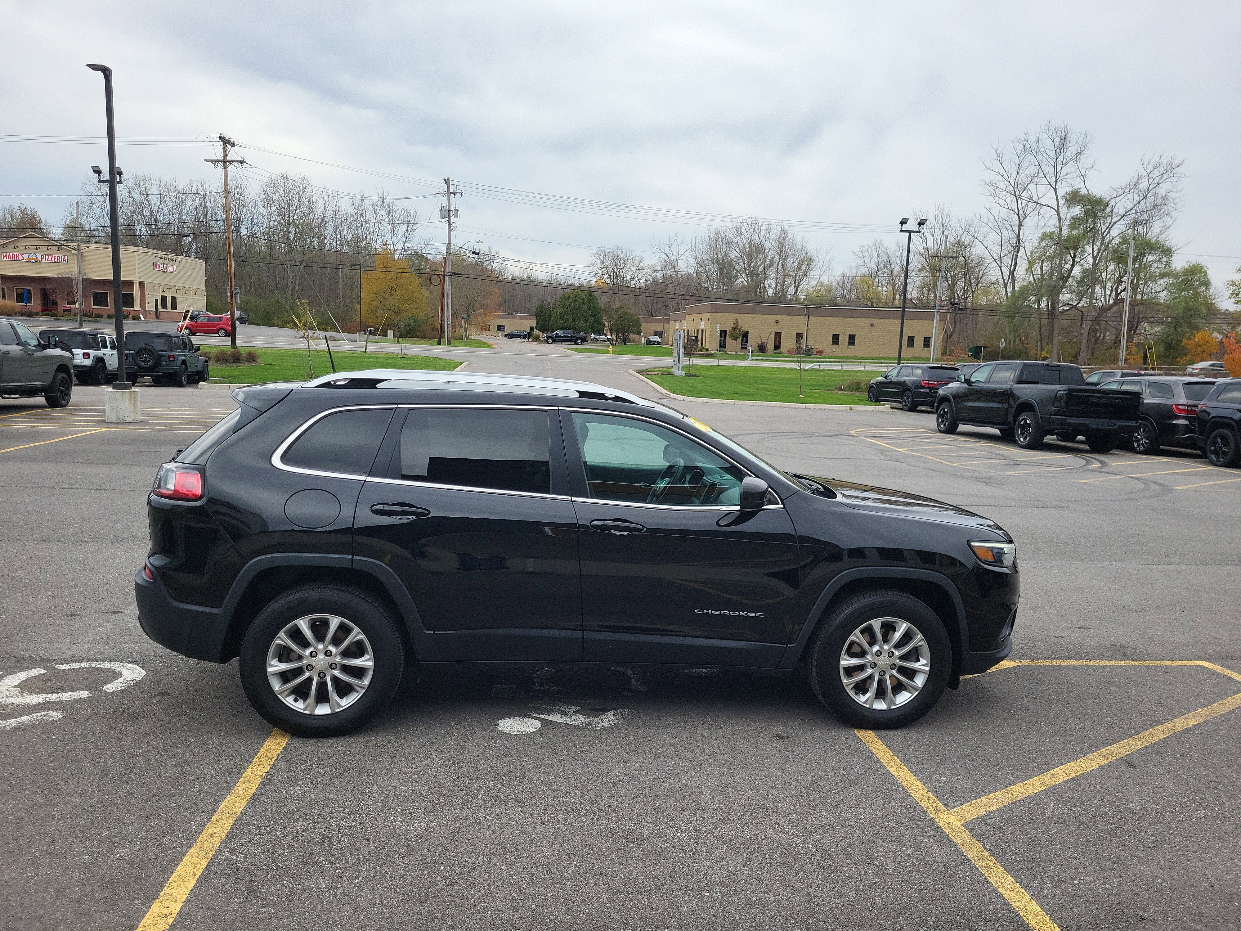 Used 2019 Jeep Cherokee Latitude w/ Popular Appearance Group image 15