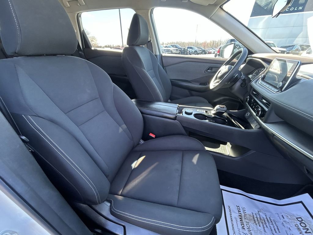 Used 2023 Nissan Rogue S image 29