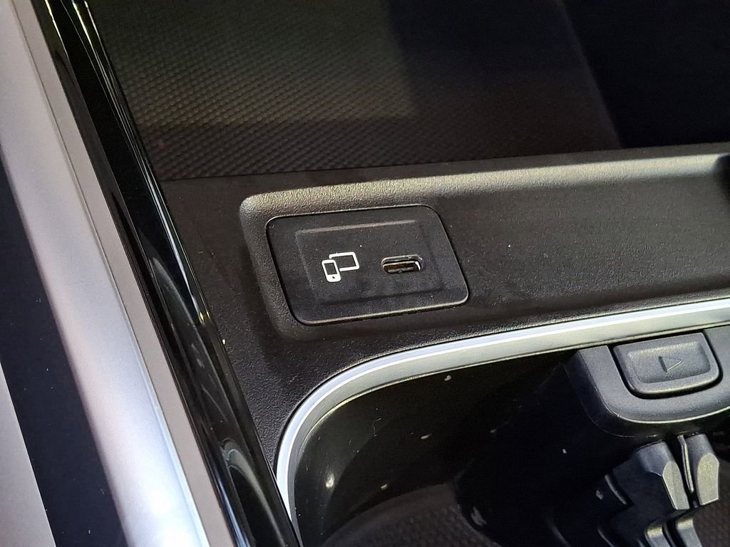 Used 2023 Mercedes-Benz GLB 250 4MATIC image 21