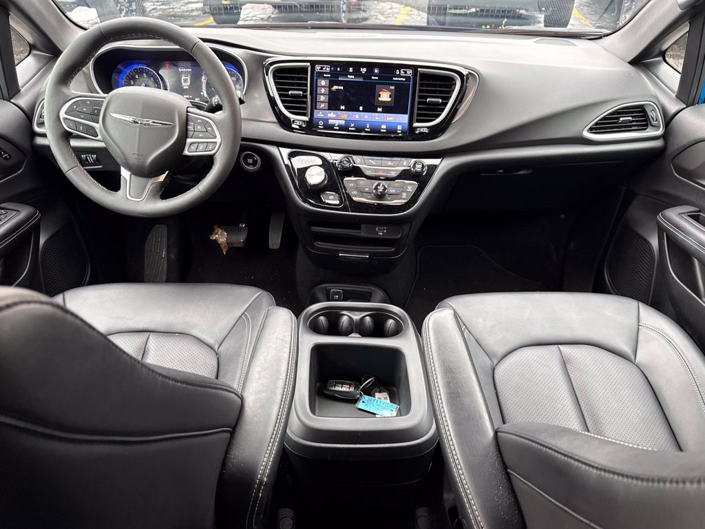 Used 2026 Chrysler Pacifica Select FWD image 18