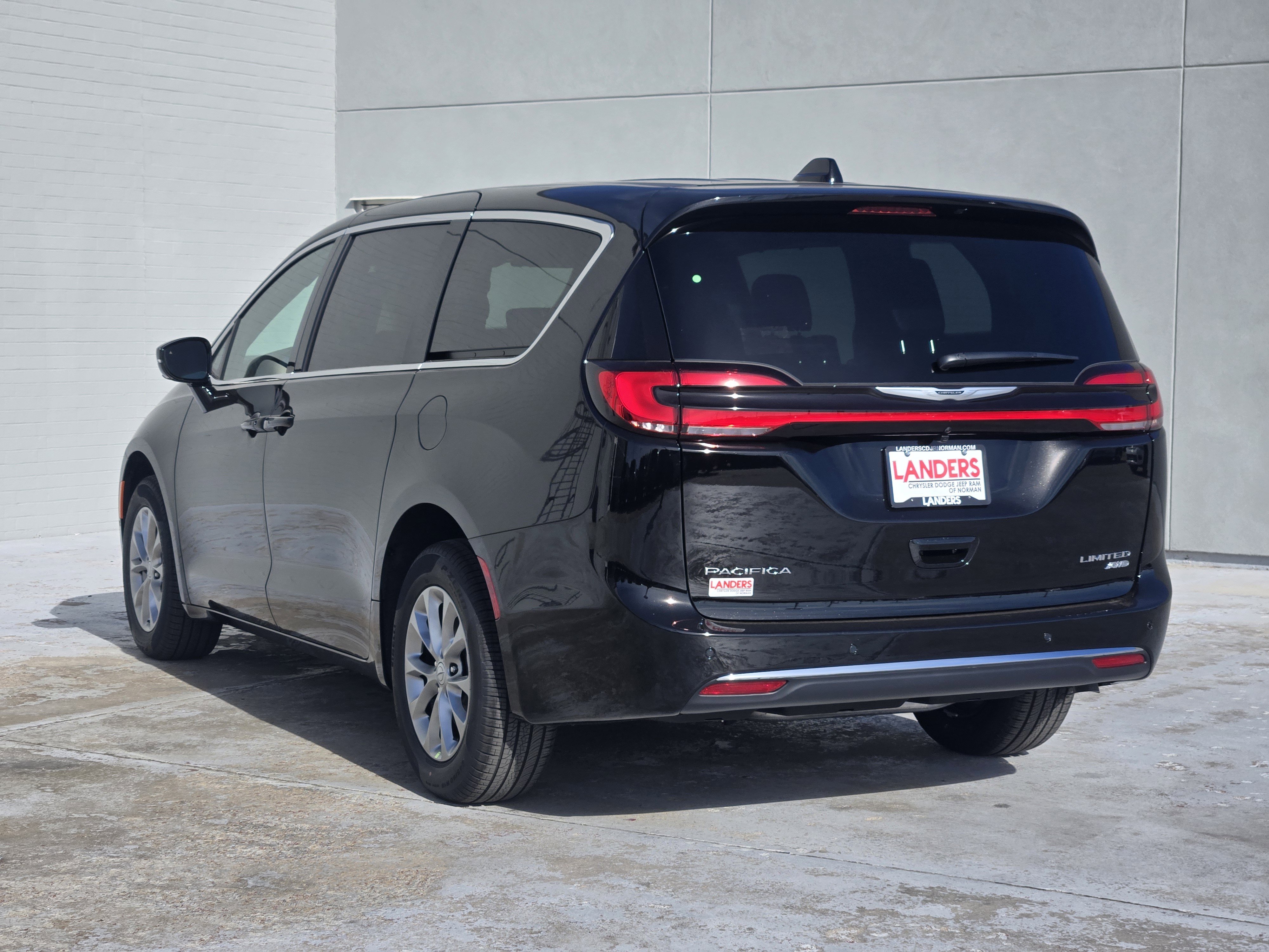 New 2026 Chrysler Pacifica Limited image 3