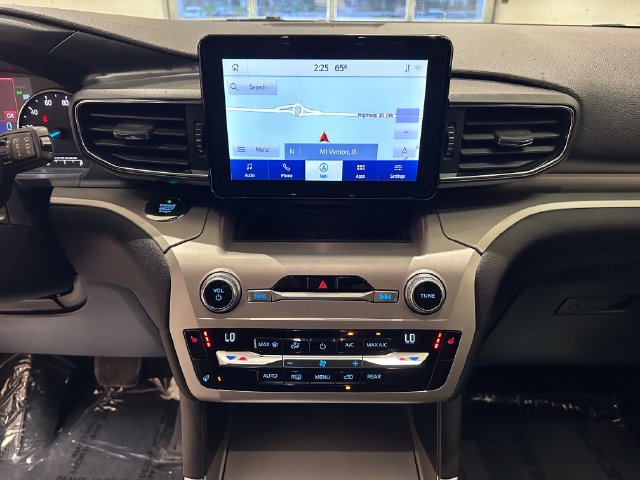 Certified 2021 Ford Explorer XLT w/ Equipment Group 202A AWD/4WD image 11