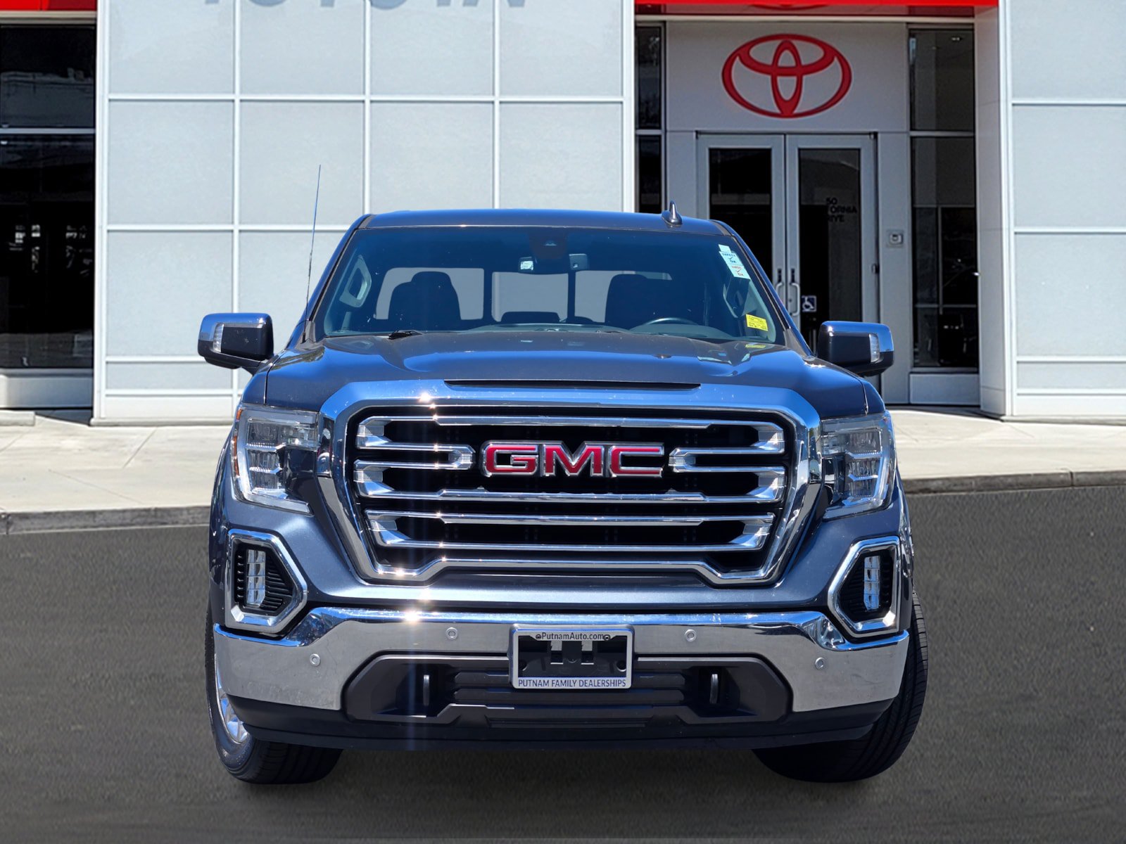 Used 2020 GMC Sierra 1500 SLT w/ SLT Premium Plus Package RWD image 2