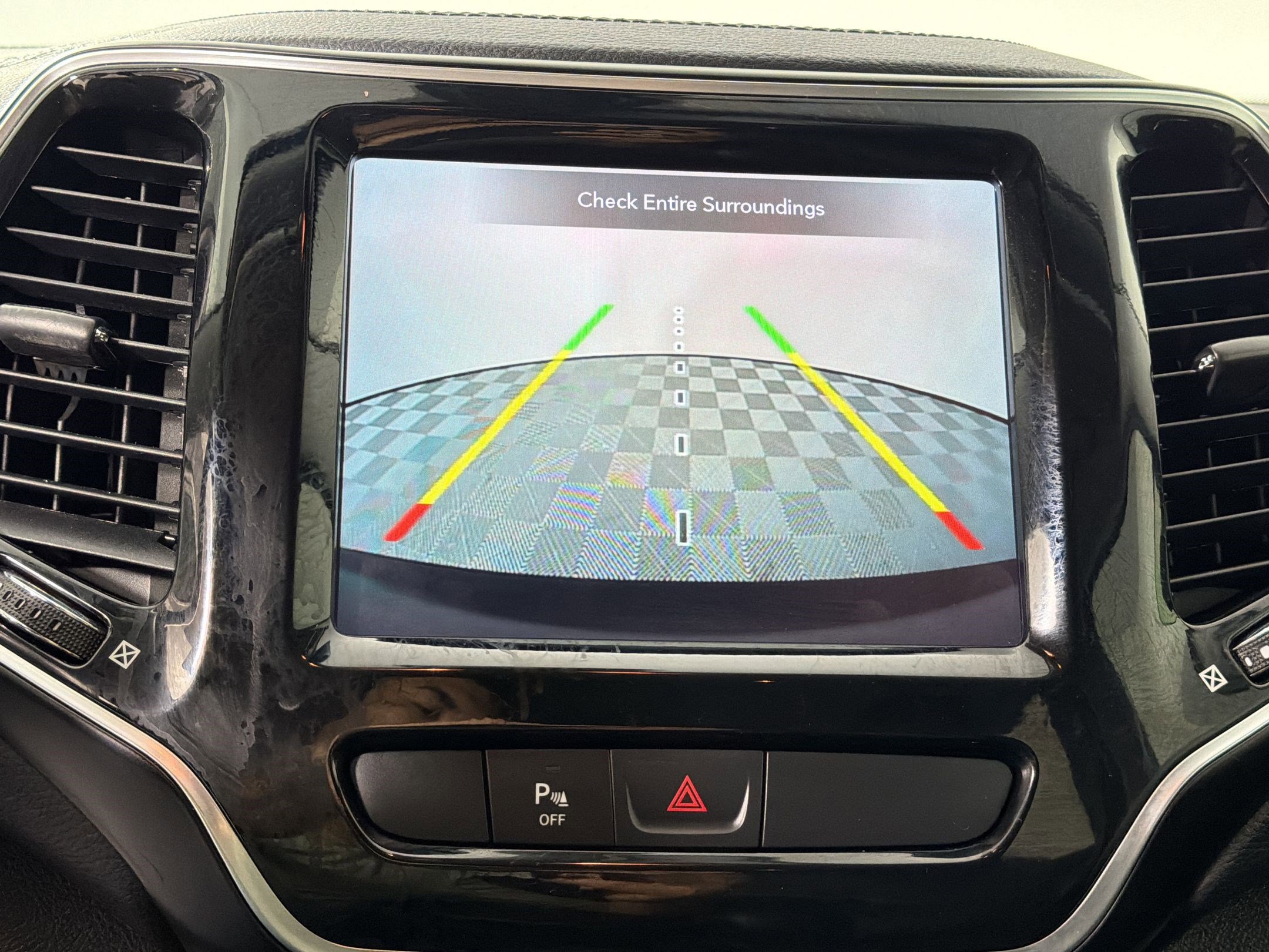 Used 2020 Jeep Cherokee Limited image 25