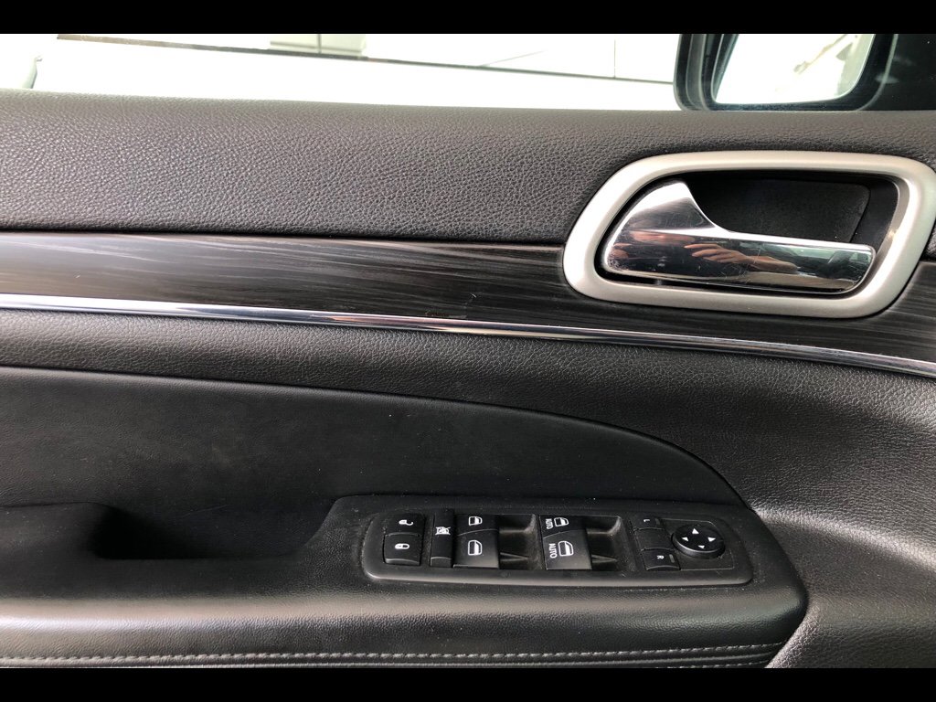 Used 2019 Jeep Grand Cherokee Limited image 9